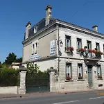 Les Tuileries De Chanteloup 게스트하우스 4*