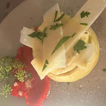 莱斯杜伊勒里宫尚特卢酒店 La Roche-Chalais
