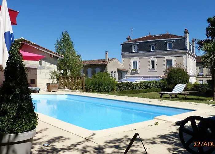 Les Tuileries De Chanteloup La Roche-Chalais